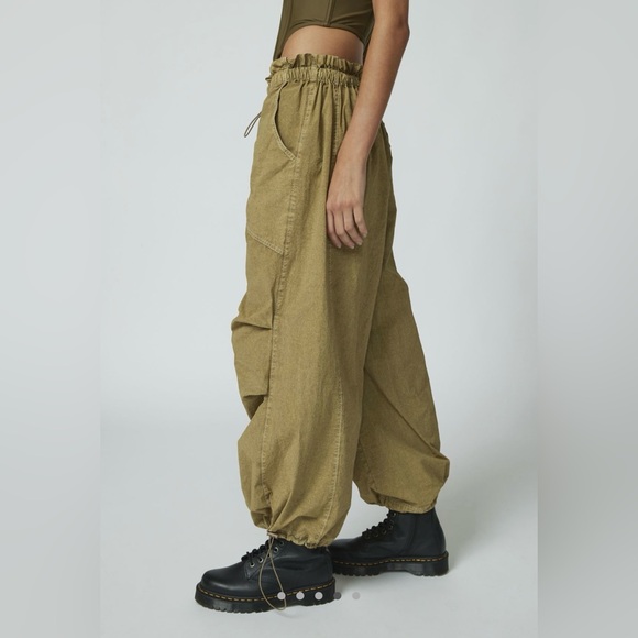 NWT Urban Outfitters Sloan Nylon Balloon Pants - Picture 4 of 13